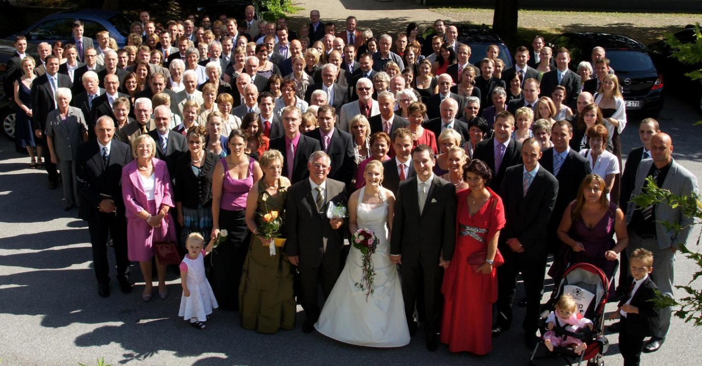 Gruppenfoto einer Hochzeit Hochzeitsfoto von DJ Fotograf